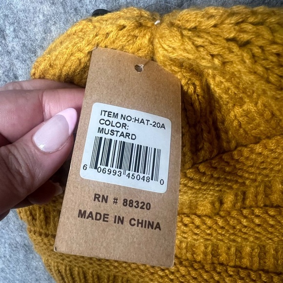 C.C Women One‎ Size Knit beanie hat mustard Nwt - Picture 4 of 5